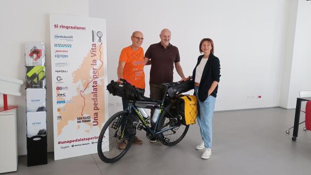 « Il faut sans doute être un peu fou » Edilteco soutient le voyage à vélo d’Enrico Monari jusqu’au Cap Nord