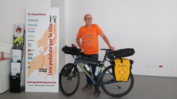 « Il faut sans doute être un peu fou » Edilteco soutient le voyage à vélo d’Enrico Monari jusqu’au Cap Nord